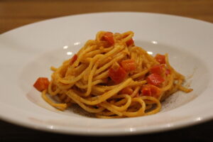 Spaghetti mit Paprika-Tomaten-Sahnesauce