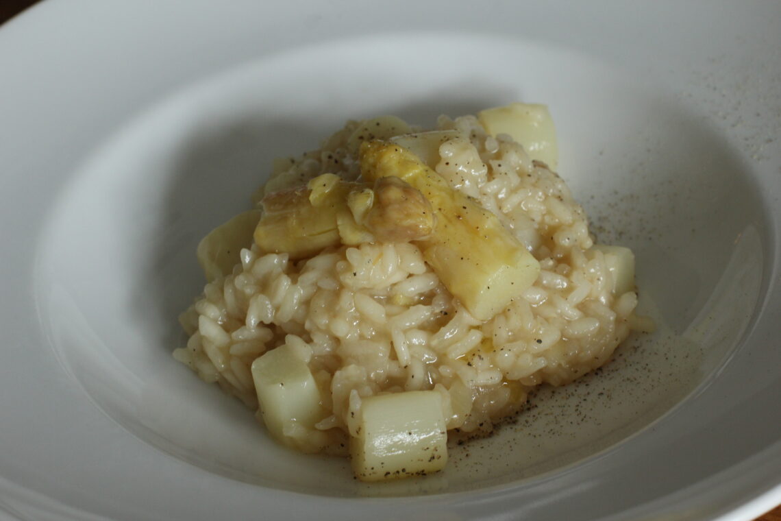 Risotto mit weißem Spargel